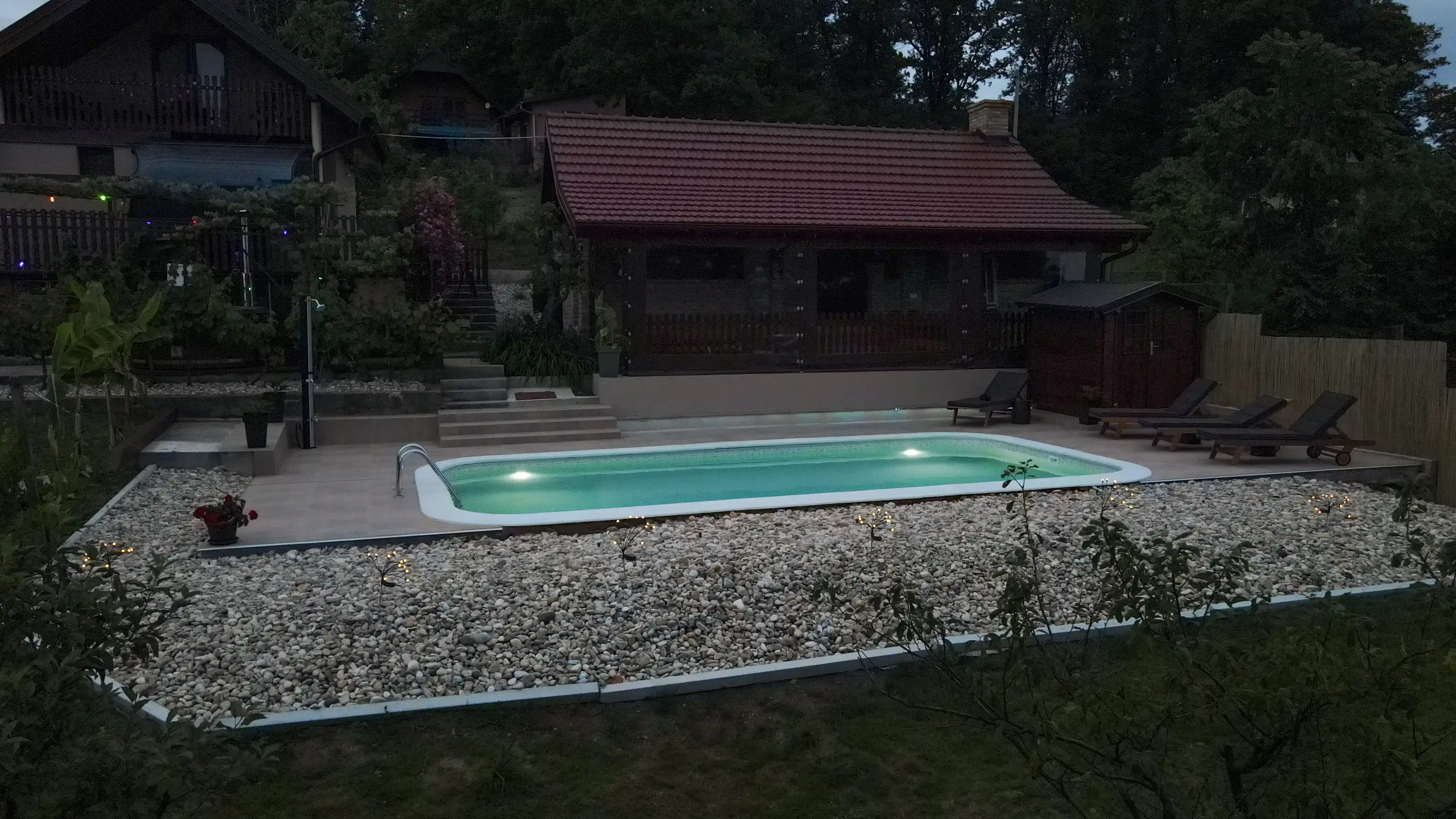 Villa Rossa - Bazen osvijetljen navečer